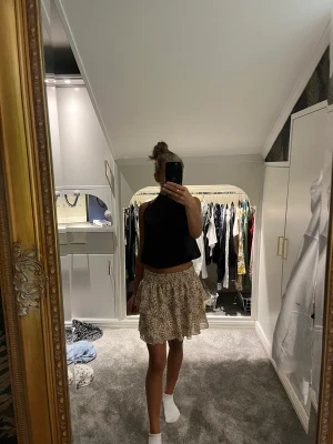 Chelsea kjol  - Fin kjol fårn chelsea, hel onadvänd. Pris kan diskuteras 💕