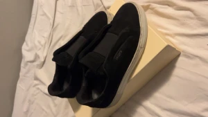 axel arigato clean 360 laceless - Säljer mina arigato som jag har använt några gånger skulle säga att dom är 8/10 i
