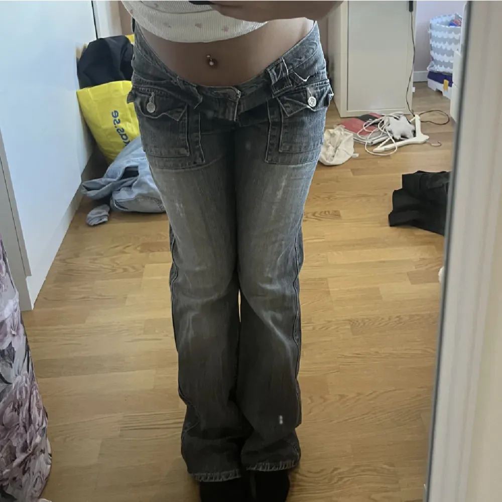 Lee Jeans köpta från plick men tyvärr passade inte mig. Innerbensmått 79. Bilderna är lånade♥️. Jeans & Byxor.