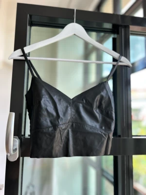 Fakeläder topp - Använd en gång