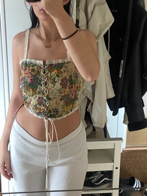 Korsett - Väldigt fin och nya korsett från Romwe