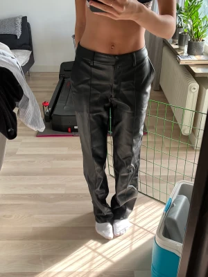 Skinnbyxor - Bra skick, mid waist 