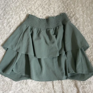 Grön volangkjol - Grön volangkjol💚💚💚