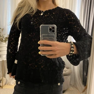 Virkad odd molly tröja - säljer denna svarta virkade tröjan från odd molly💕🙌🏼använd fåtal gånger!