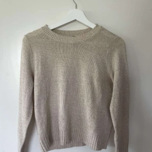 Stickad tröja  - Sticka tröja. Okänt märke 