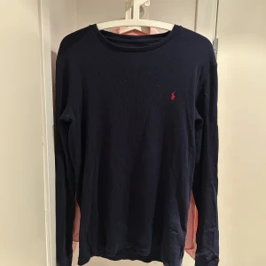 Ralph Lauren tröja - Säljer även denna. Hittade när jag rensade min garderob, knappt använd.