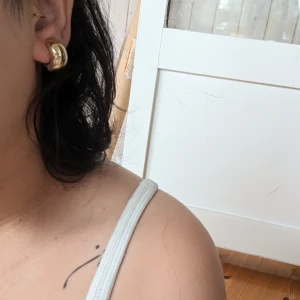 Retro clipsörhängen  - Vintage, retro örhängen i bra skick 70-tal och 80-tal stil 
