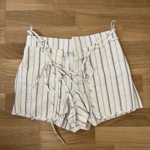 Somriga shorts från Zara i skönt material. Endast använd ett fåtal gånger och har inga defekter🩵