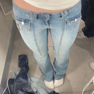 Jeans - Slutsålda överallt, helt nya med lapp kvar😍❤️