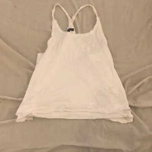 Linne  - Stor i storleken med kors i ryggen inte använt 