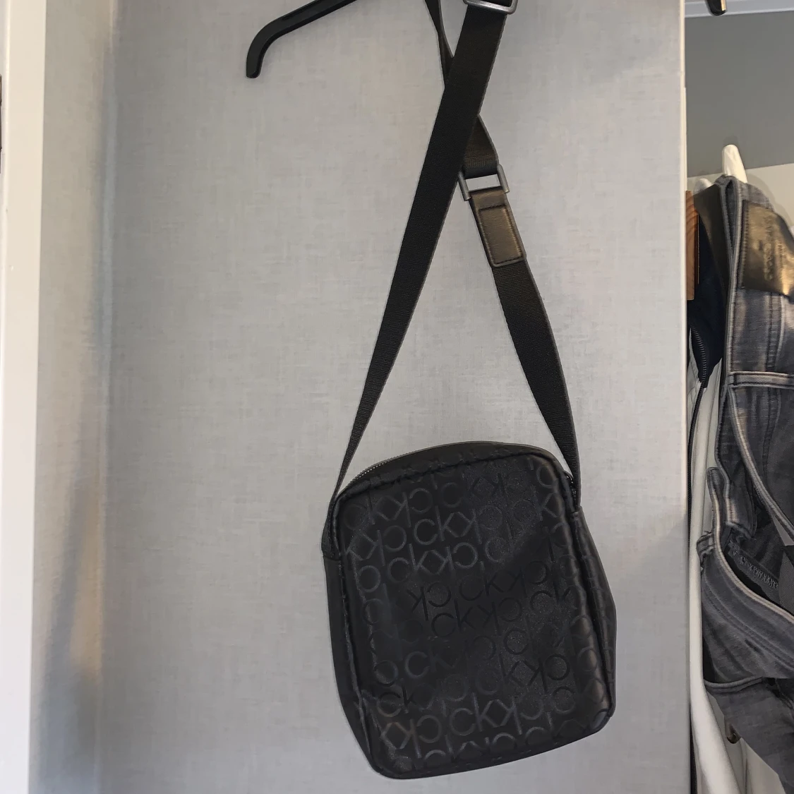 Calvin Klein axelväska - 90