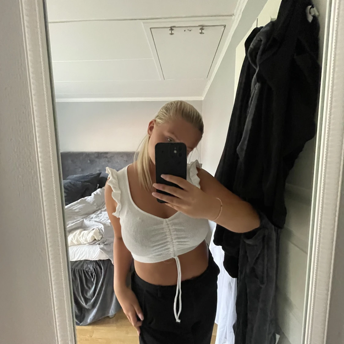 Vit topp med volang - 90