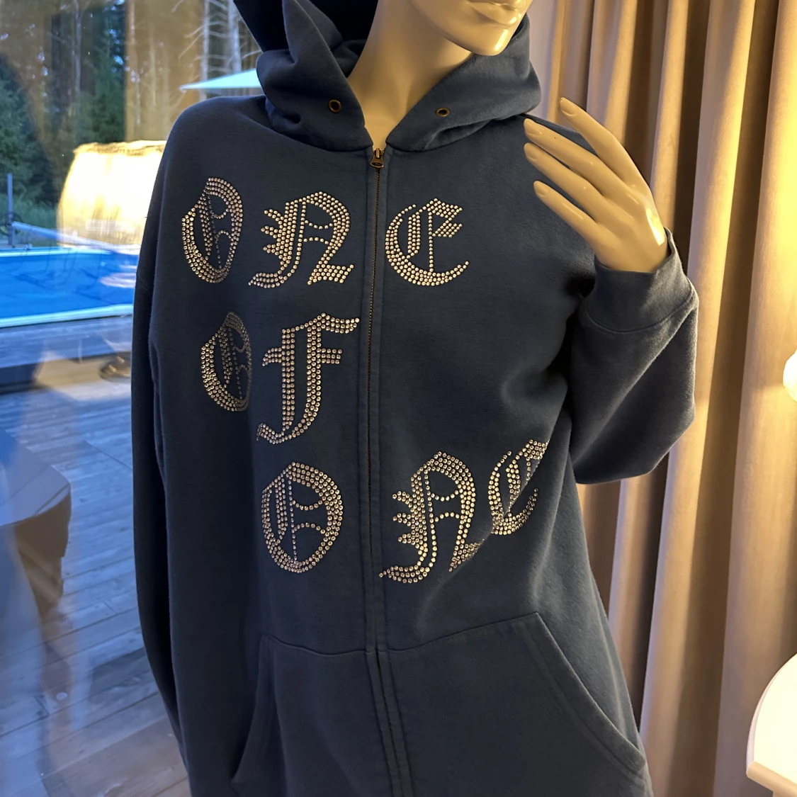 One of one zip up storlek L - 90