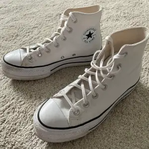 Converse Chuck Taylor All Star Lift. Storlek 39. 