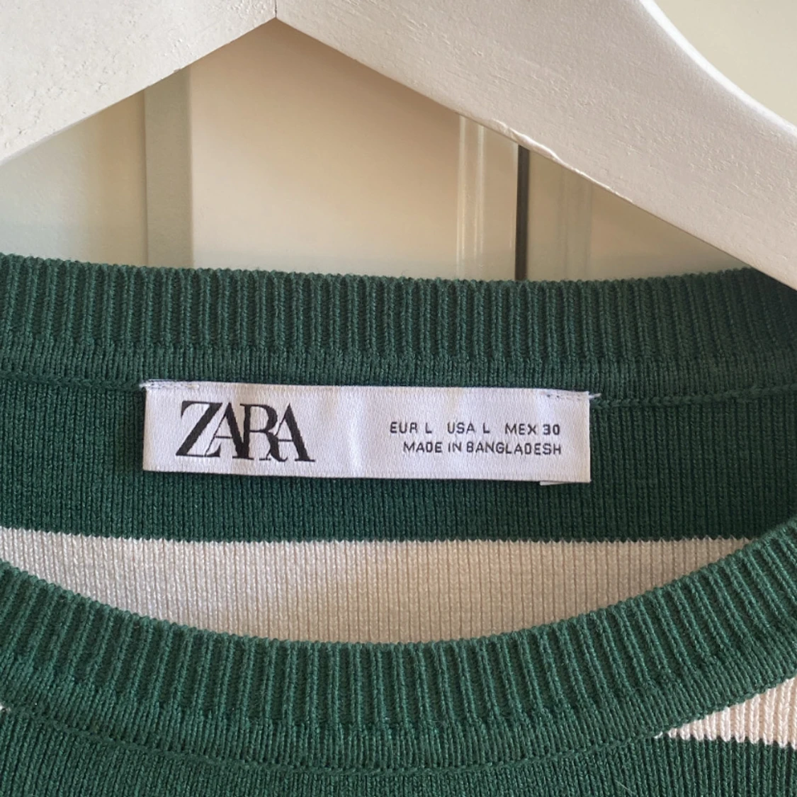 Vit/grön randig tröja från Zara - 91