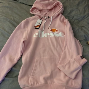 Hoodie ellesse - hoodie från ellesse, aldrig använd, lappen sitter kvar storlek 40, 250+ frakt 