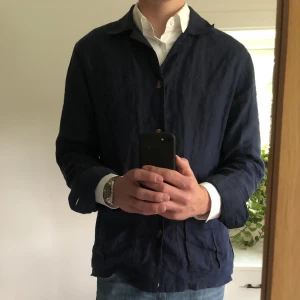 Overshirt - Overshirt i linne från john henric. Stilig och skön och passar bra på mig som är 188.