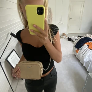 Unik zadigväska! - Säljer min unika så fina beige rosa zadig väska!! Bra skick! Nypris: ca 3000kr Säljer: 1200💕KÖP INTE MED KÖP DIREKT HAR PROBLEM MED BANK ID‼️‼️