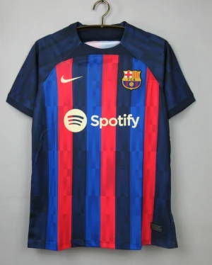 Fc Barcelona tröja  - Storlek m frkatar bara törjan är helt ny oanvänd!!!