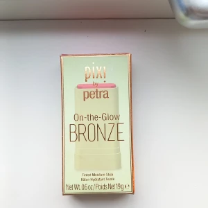 Pixi WarmGlow - Har använt denna prudukt en gång men jag gillade inte färgen. Men annars jättebra skick