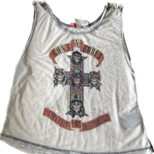 Guns’n’roses linne - Guns’n’roses linne från HM i storlek 34, dock uttöjd så snarare storlek 36 😊 (passar S)