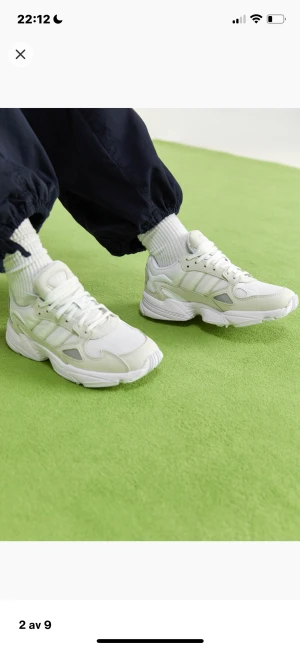 Eftertraktade Adidas Falcon W - Skorna är använda, är i bra skick inga defekter. Nypris 1055 kr. OBS ! Första bilden tagen från Zalando ! 