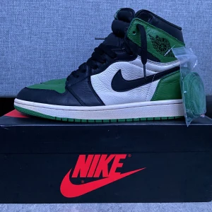 Jordan 1 Retro High’ Pine Green - Cond 9/10 Storlek 44