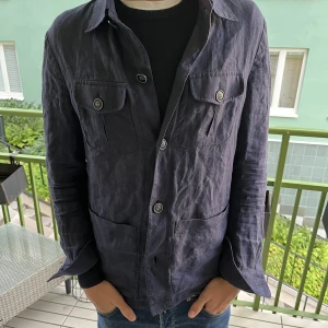 Overshirt  - Säljer denna linne overshirt från cavaliere. Släpper den för 700kr.