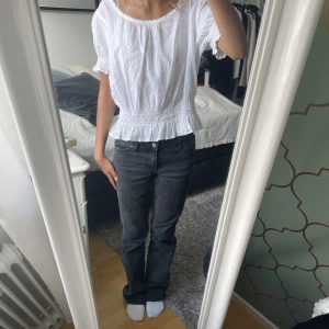 Blus - Vit blus i gott skick. Passar en storlek XS/S💕