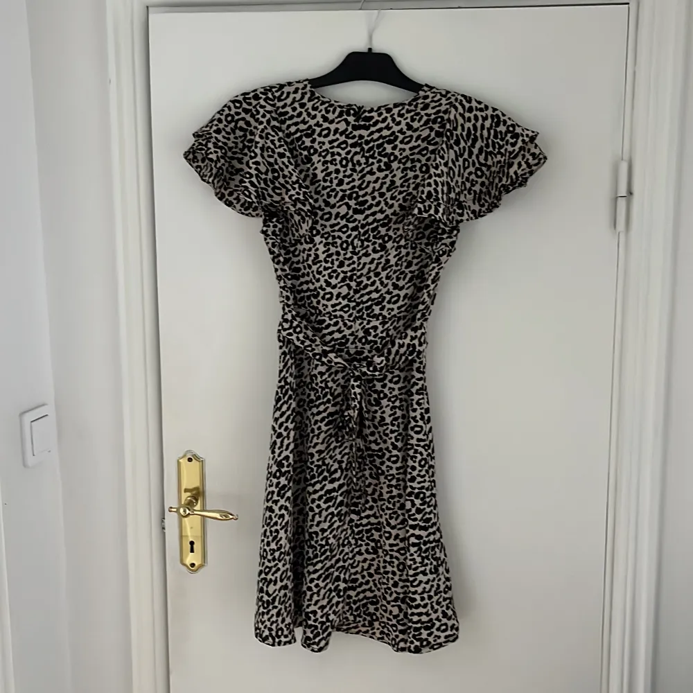 Leopard mönstrad klänning från Chica London, aldrig använd. Storlek XS. Klänningar.
