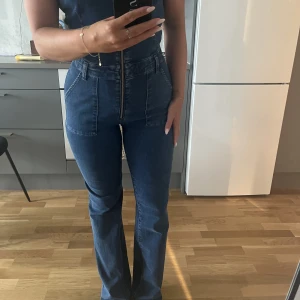 Byxdress i jeans - Byxdress i jeans från Mango i strl s.