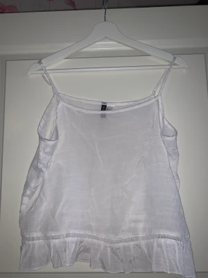 Linne - Linne från hm i linnetyg, lilla fläcken tvättas bort den är ny