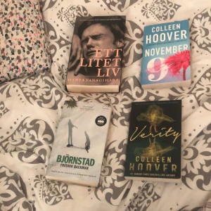 Böcker - Säljer dessa böcker då de inte längre kommer till användning. Priserna varierar kontakta mig vid frågor.