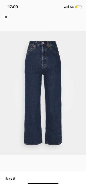 Levis Jeans  - Säljer mina fina ribcage straight Levis jeans då jag vuxit ur dem! Högmidjade, raka och i fint skick! Nypris 1335kr säljer för 300kr 