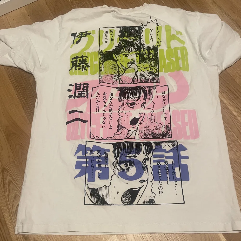 Junji ito tröja. T-shirts.