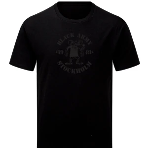 Black army tshirt - Säljer denna tshirt från black army. Perfekt till alla aik supportrar där ute. Tyvär var den för stor för mig så den är helt oanvänd. Storlek small. Pris 150