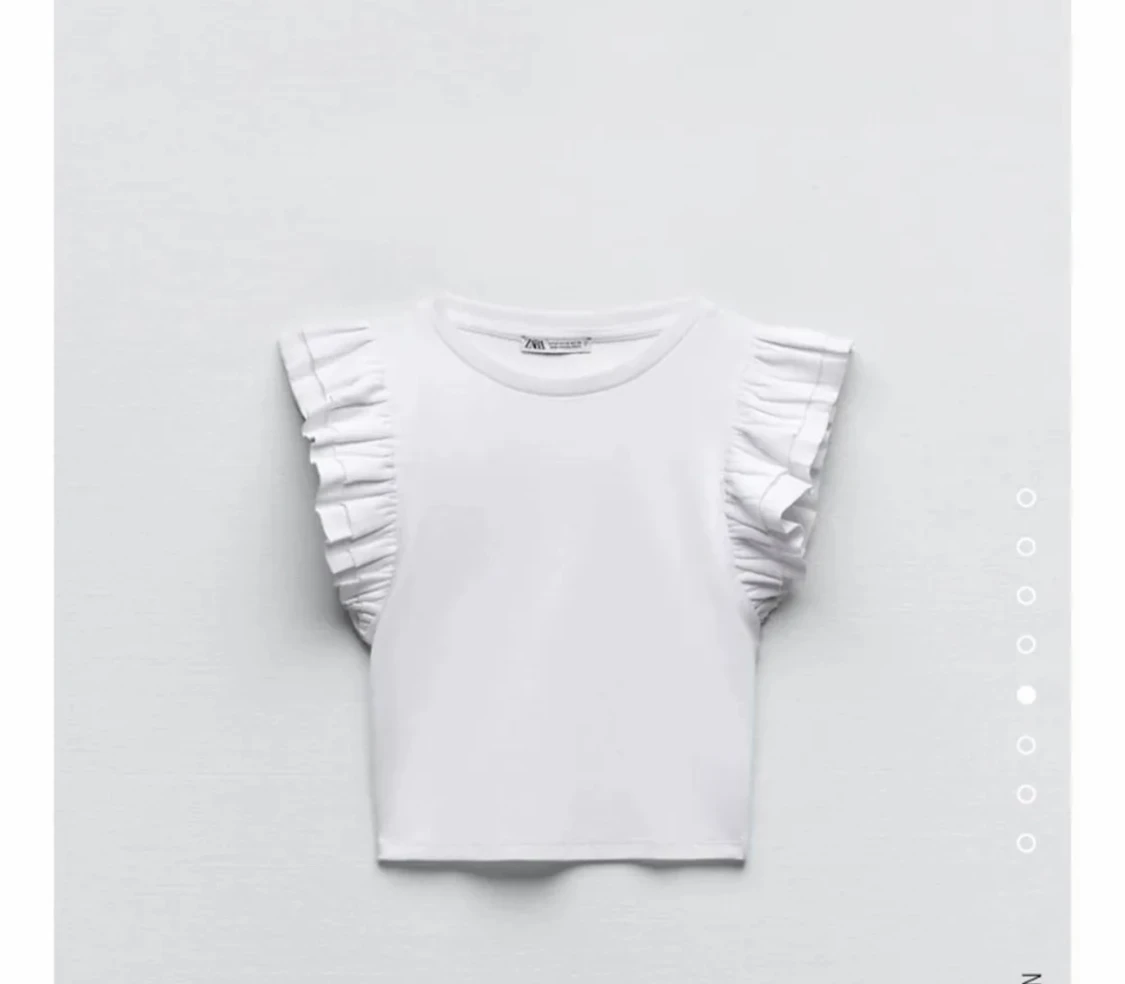 Vitt linne med volanger 