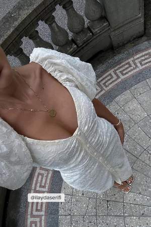 Säljer denna fina klänningen från Sanna Jörnvik Demans kollektion med NAKD. Anvönd 1!! Gång och ser ut som ny  Nypris 700kr