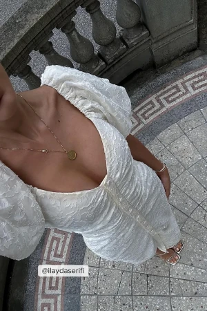 Klänning  - Säljer denna fina klänningen från Sanna Jörnvik Demans kollektion med NAKD. Anvönd 1!! Gång och ser ut som ny  Nypris 700kr