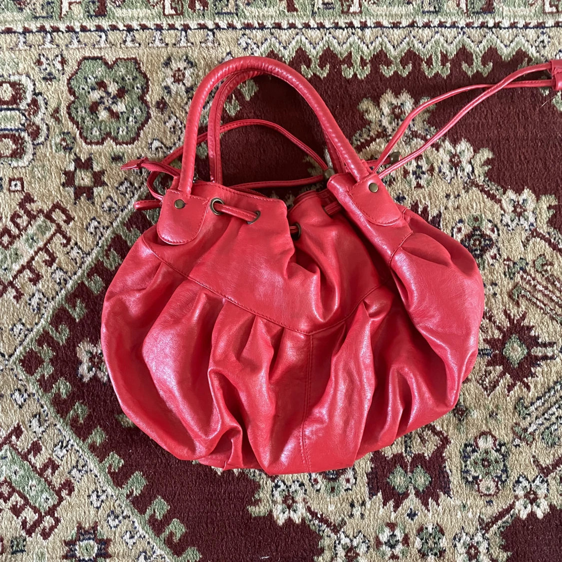 röd handväska  - 91