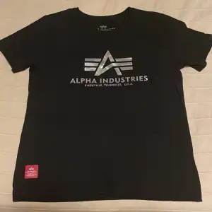Oanvänd Alpha t-shorts 