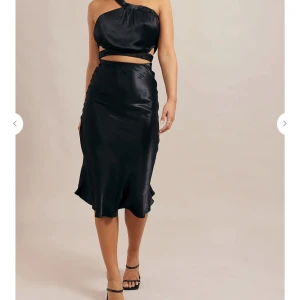 Satinkjol - Svart satinkjol från chiquelle! Knappt använd. Köpt för 600!