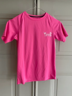 Sport tröja - En tröja från ett konståknings läger i Falkenberg. 