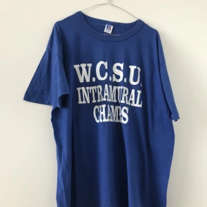 Russell tee - Vintage russell tee i storlek L. Bra skick.