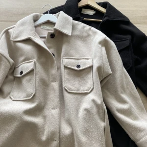 Nelly jackor - Slutsåld Nelly kappa, båda i stl 34 Svart och beige Nypris 699 kr st 