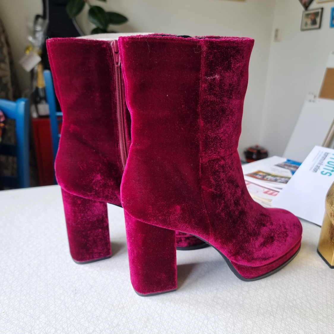Fantastiska retroliknande sammetsstövletter
