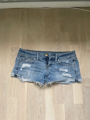 Jeanshorts - Ett par sjukt snygga jeansshorts, skriv för bild på. 