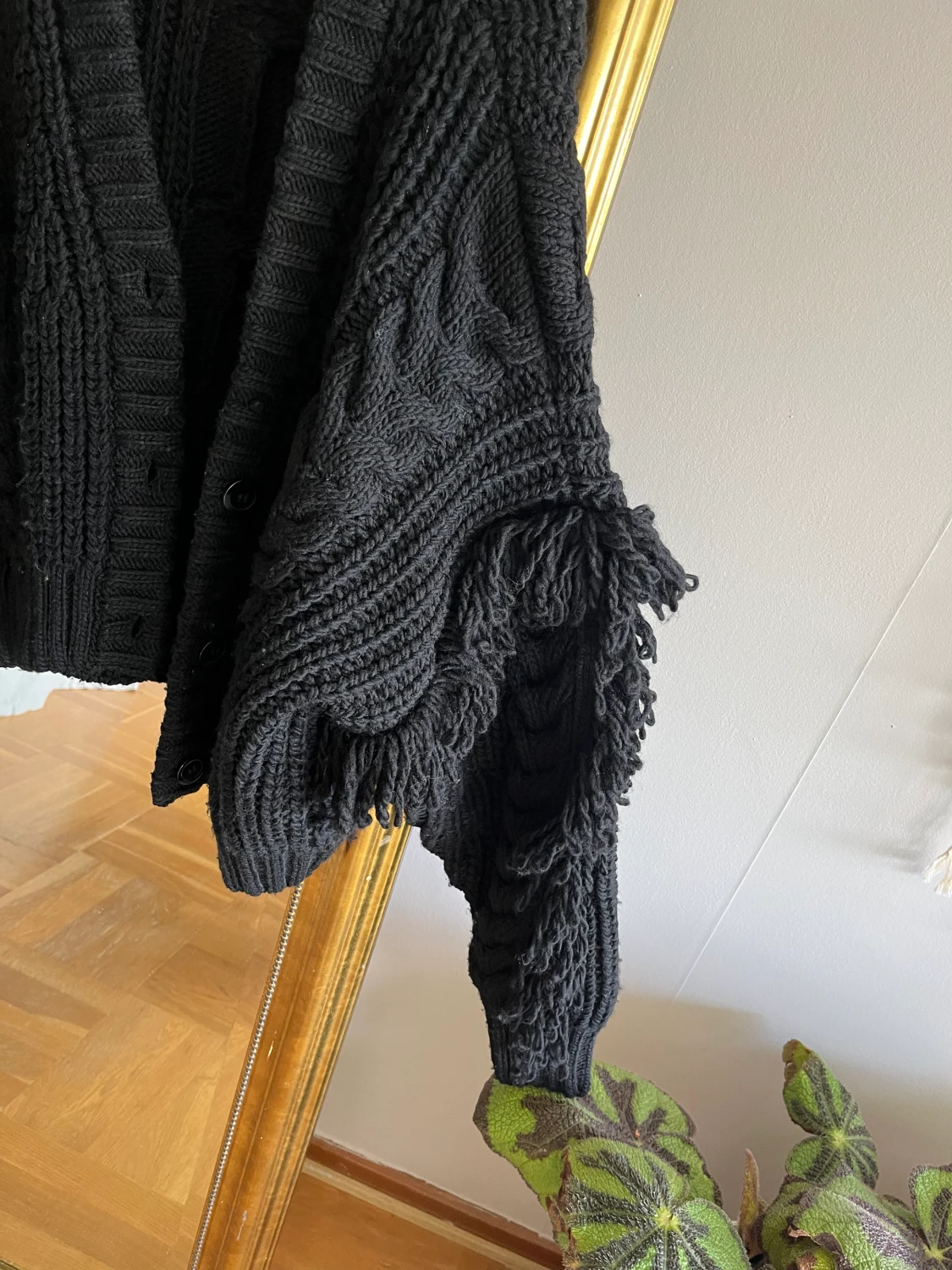 Stickad tröja med fransar - 90