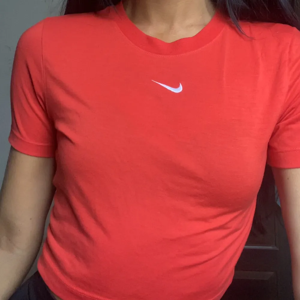 T-shirt från Nike i stretchig bomull 😍 Använd ca 5 grr och i superbra skick. . T-shirts.