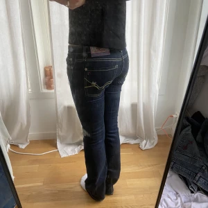 Jeans - Mörkblå jeans från replay🫶
